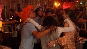 Στη μελβούρνη έφτασε ως τα ημιτελικά, όπου ο ναδάλ τον… κατατρόπωσε, όμως ήδη ο στέφανος είχε μπει στην ελίτ για τα καλά. Stefanos Tsitsipas Me Pribe Parti Sto Ntoympai Apoxairethse To 2020 Freegossip Gr