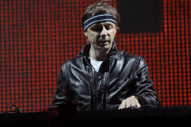 There's the committed, and then there's martin solveig, and for a man who has achieved such an astonishing amount over the last decade, taking even one foot off the pedal is a concept the frenchman simply finds completely alien. Martin Solveig Diskografie Wikipedia