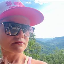 Kelley Rixie Garland