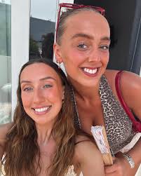 Ellie Leckie (@eellieeee) • Instagram photos and videos