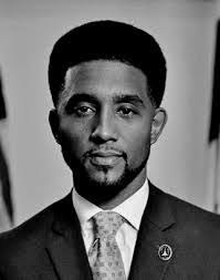 Leslie Dougherty's Instagram, Twitter & Facebook