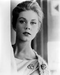 What did Elizabeth Montgomery think of her own beauty?