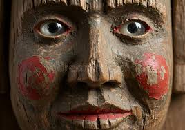 Cara De Madera Tallada En Corteza De árbol Con Una Expresión Amigable En  Vista De Cierre Stock de ilustración