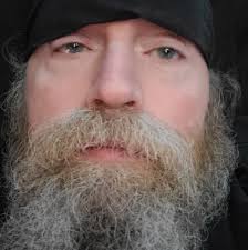 What are the pros and cons of Deer Seeker and Black Hunter bows?