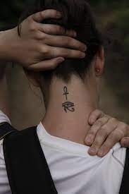 Tatouage Nuque Femme Idees Pour Les Femmes Delicates