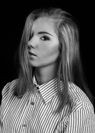 Czy wycofa się przed głosowaniem? Sylwia Staron Photographies Home Facebook