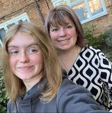 It's our last night here, we want to see a drag queen act, where do we go  please?