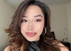 Sari Lopez's Instagram, Twitter & Facebook