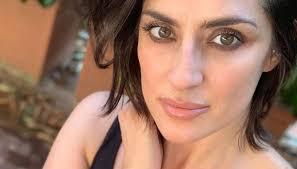 Find the perfect elisa isoardi stock photos and editorial news pictures from getty images. Elisa Isoardi E Single E Ironizza Sugli Occhiali Di Matteo Salvini Dilei