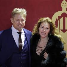 This is peter schmeichel by stadium doce on vimeo, the home for high quality videos and the people who love them. Schmeichel Holder Stort Bryllup Ekstra Bladet