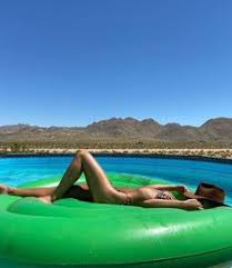 Tveka inte att höra av er om ni letar efter någon som kan. Pin By Frida Karlsson On Summer Summer Bathing Summer Aesthetic Summer Goals