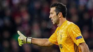 Gianluigi #buffon est parti pour accomplir sa e saison en professionnel. 2hxh Wssiamtpm