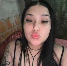 destacar Mesa de caño grueso (negra) 150 x 85 cm + 4 silla reforzadas  (restauradas) en excelente estado, patas firmes . Se puede ver sin  compromiso, soy d berazategui. Se retira x mi domicilio