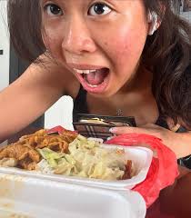 📍: west coast blk 505 coffee shop caifan (i think it's called 长城菜饭) 🥡: 猪扒  with brown sauce, a single 卤蛋 and 肉碎豆腐 💭: as expected of all of caitlin's  caifan boxes