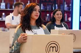 Birbirinden başarılı masterchef adayı, lezzetli tabakları ile yarışmaya. Masterchef O Paylos Kerdizei To Mystery Box Kai Ena Megalo Pleonekthma Primetime Gr