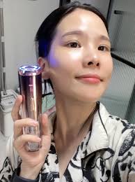 真係冇買錯！！幾舊水，效果work過美容院！！ 快~准~狠！！頸紋真係冇曬啦，而且提拉功能都好正，👍唔怪得連香港女藝人都愛用~  3分鐘用完，成個下巴都提升超多，塊面V曬👍之前係美容院幾千蚊一次嘅療程效果都冇甘正‼ 嫩膚，淡紋，緊緻，個個模式我都試過，好似買佐一間 ...