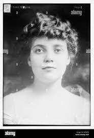 Lois Savage's Instagram, Twitter & Facebook