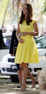 La température va monter cet été avec notre collection de petites robes d'été. En Petite Robe D Ete Jaune Kate Middleton Est Rayonnante Puretrend