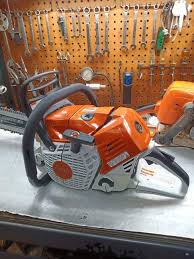Push the piston stop tool into the open plug neck. Stihl Ms 500i In Chainsaws