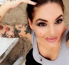 Welcome to triana iglesias official fan page. Triana Iglesias Just Sitting In A Ditch Hiding From Robots And Holding On To My Invisible Hat Again Actually Its A Crown Makeup Kimvegaz Facebook