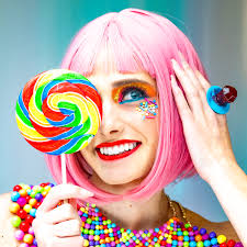 It's National Candy Day today! 🍭 A perfect excuse to share one of my  favorite candy-inspired portraits — because your photo session doesn't have  to look like anyone else's. From bold color