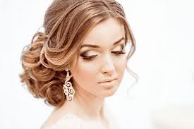 Additionally, you can use headband or a bow for a smart and sweet look. Glamorous Prom Hairstyles For Thin Hair The Secret Is In The Volume