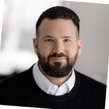 Celebrating Tracy Laughlin, our fearless leader's 35th Anniversay at Intact  and her big award as an elite woman leader in the Canadian Insurance  Industry by Business Insurance Magazine.