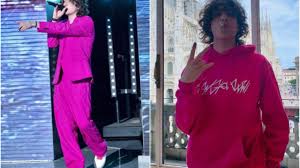 Would you like to visit the 'arcibasilica di san giovanni in laterano', or the archbasilica of st john lateran in rome? Chi E Sangiovanni Il Cantante Esploso Ad Amici E Insultato Per Strada Perche Vestito Di Rosa Il Riformista