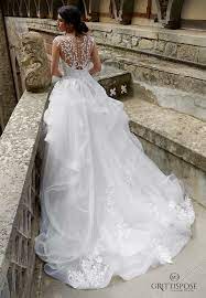 Vuoi una sedia in particolare, ti sei innamorata di quelle luci che sembrano. Abiti Sposa Romantici E Particolari Nuova Collezione 2019