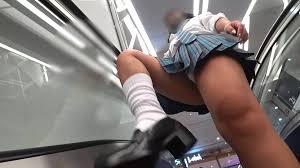 デカ尻青チェ】爆尻ムチムチ黒ギャルJKのハミ尻がエロい!!Ｔバックが食い込み過ぎてまるでノーパンレベル(笑) | Lourmel