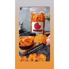 Chili pepper or green chili is blended together with garlic, shallot, red or green tomato, salt and lemon or lime juice, then sauteed with oil. Kripik Kentang Balado Padang 1kg Shopee Indonesia