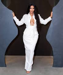 See more ideas about poses, picture poses, photography poses. Celebrity Instagram Poses From Trendy To Totally Absurd