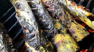 Tapi, masalahnya ikan bakar mereka selalu jadi agak kering dan kurang juicy kerana dibakar secara terus di atas api ataupun bara. Ikan Keli Panggang Youtube