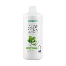 Aloe vera kann als gel oder als saft der äußeren und inneren anwendung dienen. Aloe Vera Trinkgel