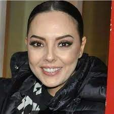 Her debut album, tanrı misafiri , was released in 1992. Ebru Gundes Fan Fatihel44325493 Twitter