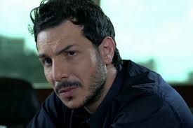 عمل في المسرح والتليفزيون والسينما Ø¨Ø§Ø³Ù„ Ø®ÙŠØ§Ø· ÙŠÙƒØ´Ù Ø¹Ù† ØµÙˆØ±Ø© Ø´Ù‚ÙŠÙ‚Ù‡ Ù„Ù† ØªØªÙˆÙ‚Ø¹ÙˆØ§ Ø§Ù„Ø´Ø¨Ù‡ Ø¨ÙŠÙ†Ù‡Ù…Ø§ Ù…Ø¬Ù„Ø© Ù‡ÙŠ