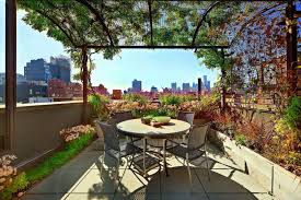Looking for rooftop garden ideas? Beautiful And Fresh Rooftop Garden Ideas In A Simple Design Homesfornh