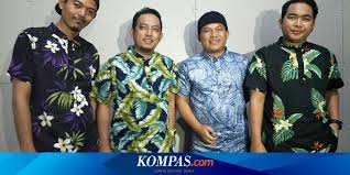 Sadarkah dirimu kau langit bumiku bukalah matamu kau semua bagiku tolong jangan kau pergi tinggalkan aku ku mohon padamu. Lirik Dan Chord Lagu Langit Bumi Wali