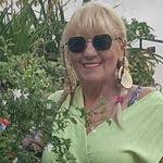 Sonia Hetzel's Instagram, Twitter & Facebook