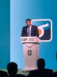 CBF anuncia grupo de 72 árbitros profissionais e cria até rebaixamento