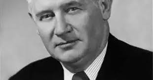 Lester Hunt's Instagram, Twitter & Facebook