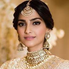 Image Result For Big Forehead Maang Tikka Sonam Kapoor Indian Celebrities Celebrities