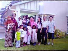 Bergelar saudara baru bukanlah semudah yang disangkakan, cabaran dan onak duri terpaksa ditempuhi. One Malaysia Family Ustaz Ravi