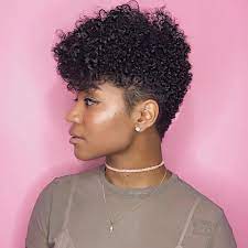 Coiffure Cheveux Courts Afro 10 Coupes Inspirees Pour Cheveux Crepus Cheveux Courts Cheveux Courts Afro Coiffures Cheveux Courts