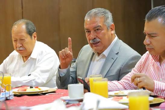 En reunión con el Bloque en Defensa de los Valores de la Cuarta Transformación, encabezada por el senador Raúl Morón y el diputado federal, Leonel Godoy, reafirmamos nuestro compromiso por la unidad,