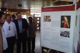 Adapun definisi pameran menurut para ahli, antara lain: Pameran Kebudayaan Dunia Digelar Di Candi Borobudur
