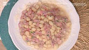 Non mi sono mai venuti bene. La Prova Del Cuoco Ricetta Gnocchetti All Acqua Con Salsiccia Di Daniele Persegani