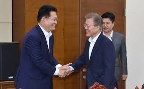 송 의원은 문재인 정부의 대북 정책에 대해서도 종전선언이 무슨 의미가 있느냐. ë¬¸ìž¬ì¸ê³¼ ê°€ê¹Œìš´ ê±´ ë‚˜ì•¼ ë‚˜ ë¯¼ì£¼ë‹¹ ì „ëŒ€ í›„ë³´ 3ì¸ì˜ ì¹œë¬¸ ë°°í‹€ ì¤'ì•™ì¼ë³´