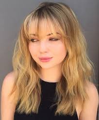 Women with long blonde hair surely try this for a change. 48 Beautiful Short Hairstyles For Fat Faces And Double Chins