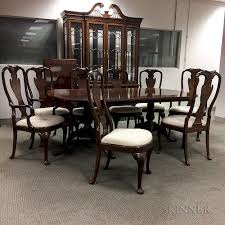 Classic pedestal base round dining table with integral extension leaf that sits neatly within the table when not in use. Heirloom Heritage Colonial Style Mahogany Dining Room Set Sold At Auction On 25th July Bidsquare